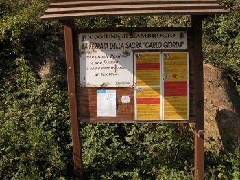 bacheca segnaletica della via ferrata della Sacra di San Michele (36102 bytes)